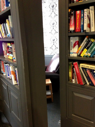 Illustration for article titled Google's Offices Have Awesome Secret Rooms Hidden By Swiveling Bookshelves